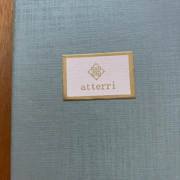 NWT Atterri Gold Charm Heart Bracelet - Picture 3 of 4